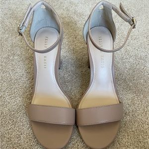 Kelly & Katie Hailee Nude Sandal sz 7m